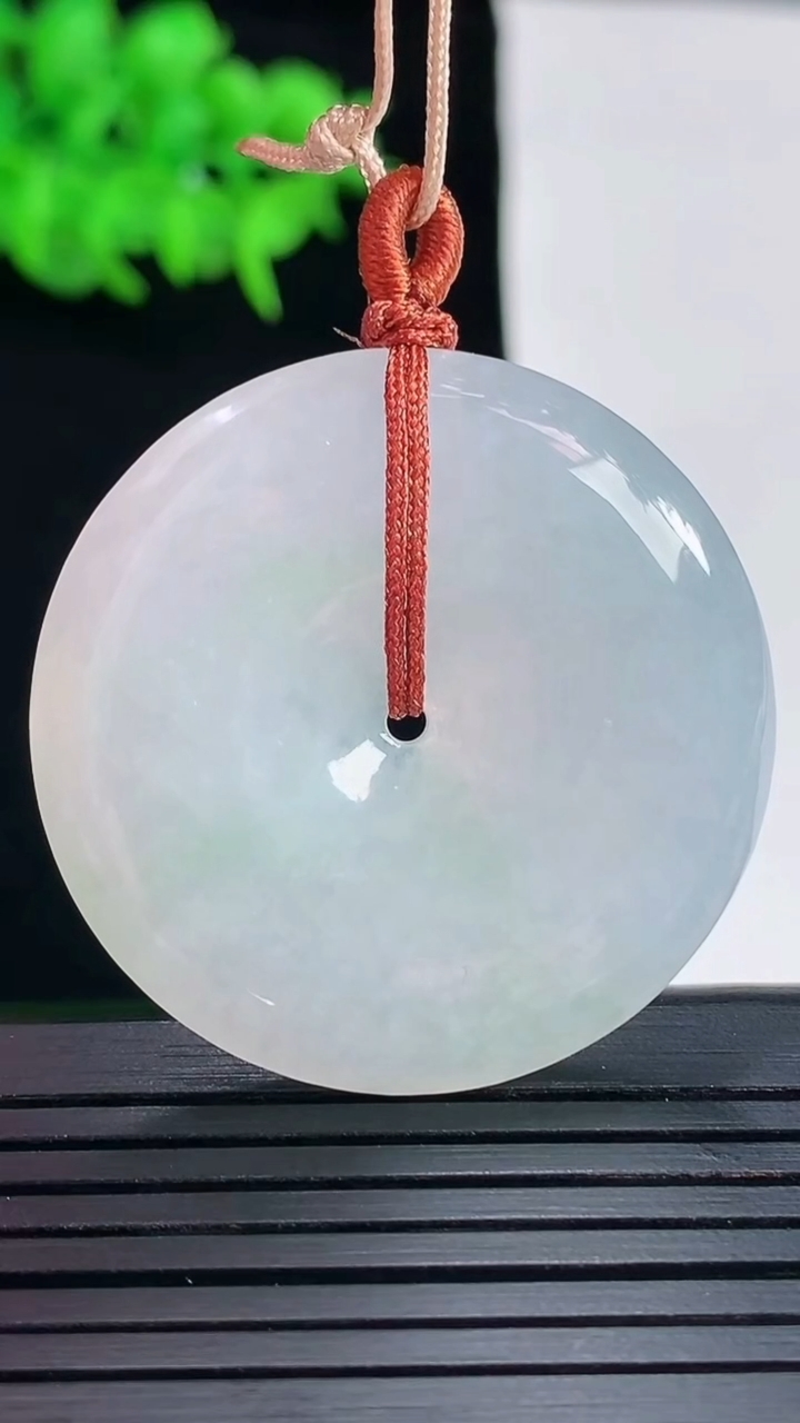 天然A货翡翠紫罗兰平安扣吊坠，尺寸36-5.8重量:16.40g
5月17日