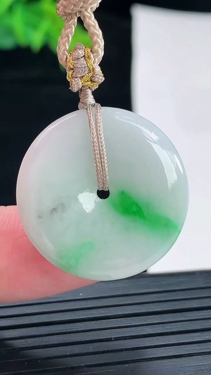 天然A货翡翠平安扣吊坠，尺寸25.9-4.6重:6.46g876
5月17日
