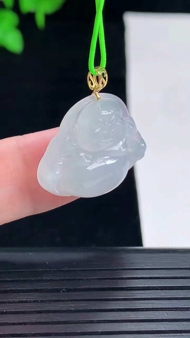 天然A货翡翠种白冰佛公吊坠，尺寸20-23.5-6重量:4.22g
5月17日