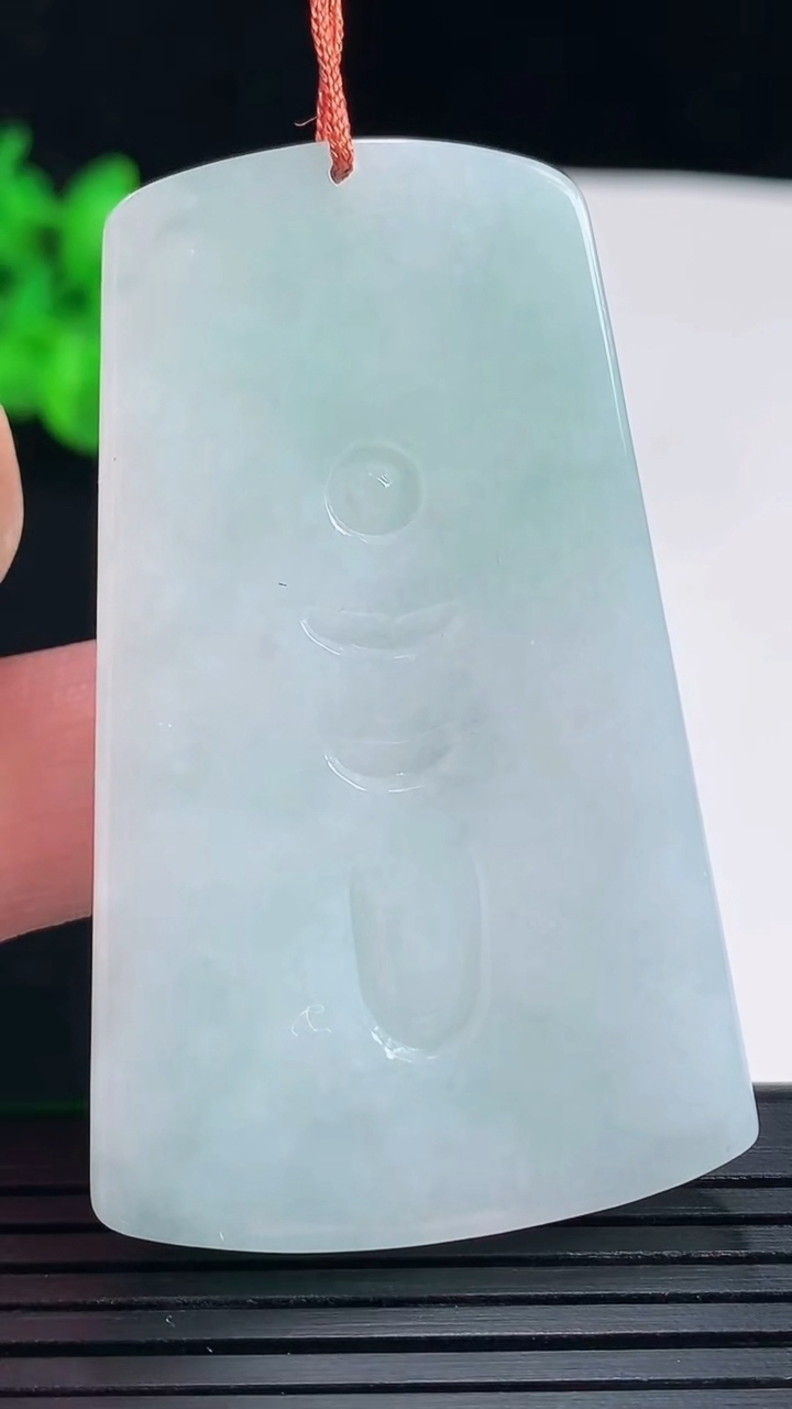 天然A货翡翠阿弥陀佛吊坠，尺寸56-34-6.6重量:28.26g
5月17日