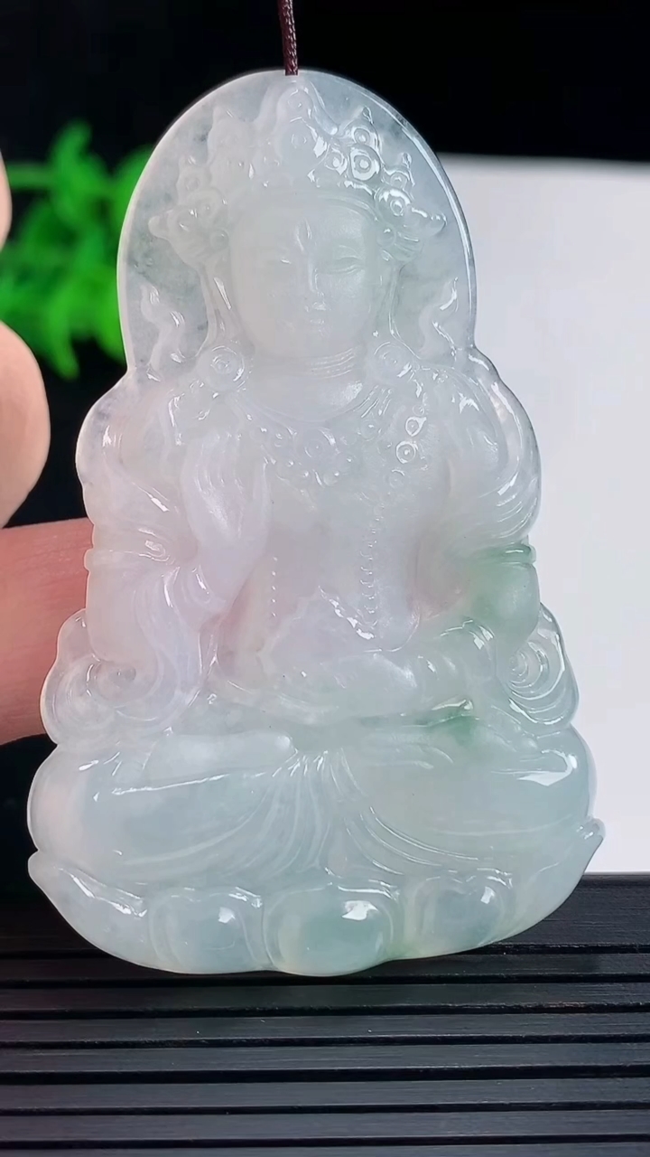 天然A货翡翠飘花度母菩萨吊坠，尺寸62-40-4.2重量:22.19g
5月17日