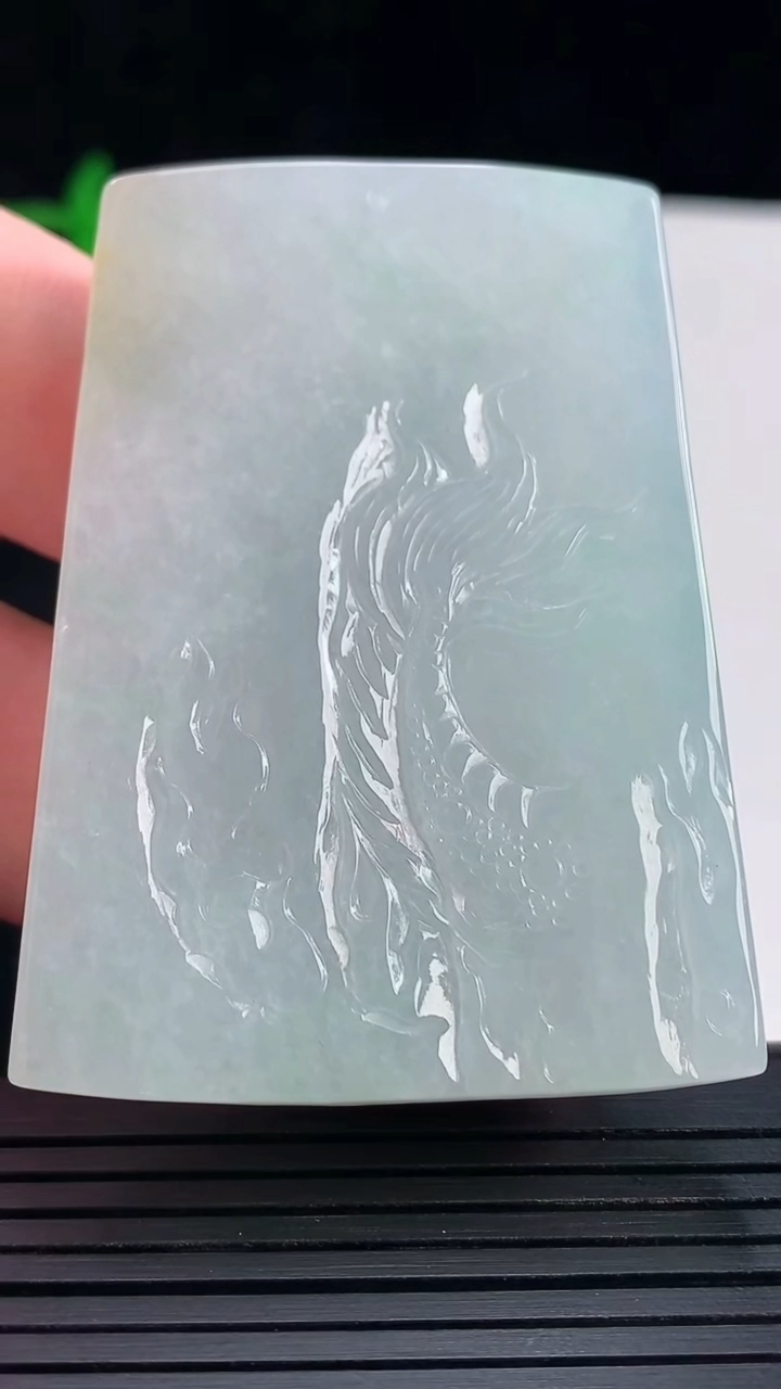 天然A货翡翠龙牌吊坠，尺寸57-41.6-8重量:50.80g
5月17日
