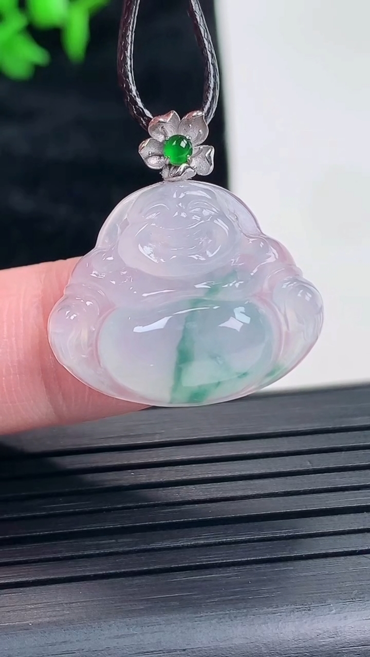 天然A货翡翠种飘花佛公吊坠，尺寸19.2-24-5.8重量:4.19g
5月17日