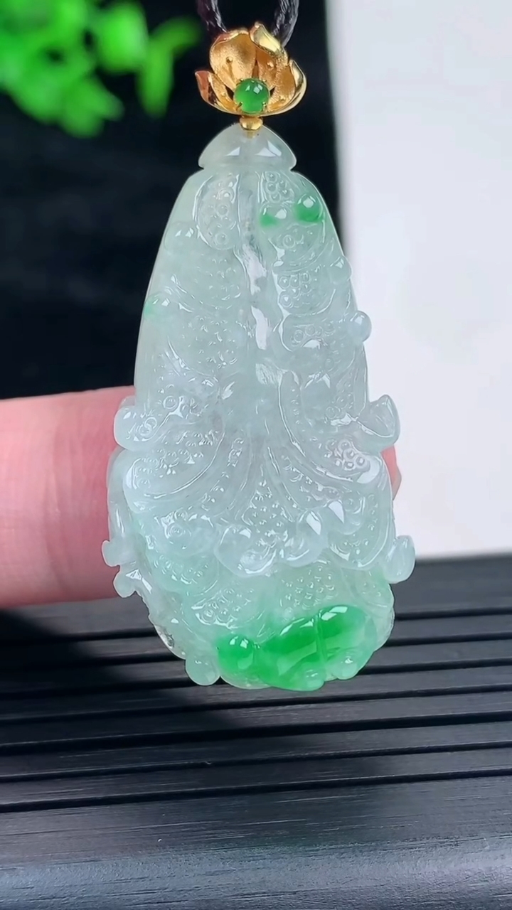 天然A货翡翠白菜吊坠，尺寸36-20-7重量:7.88g
5月17日