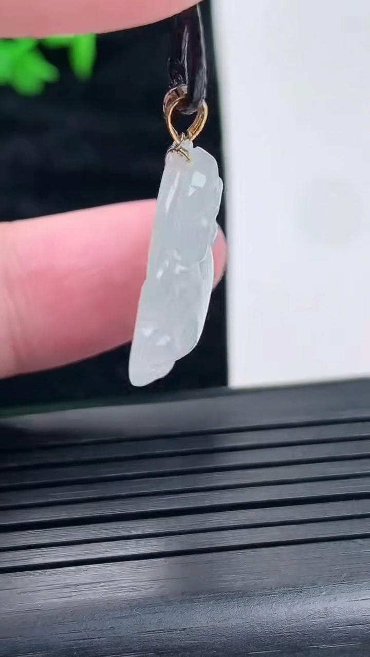 天然A货翡翠佛公吊坠，尺寸20-26-5重量:3.97g
5月17日