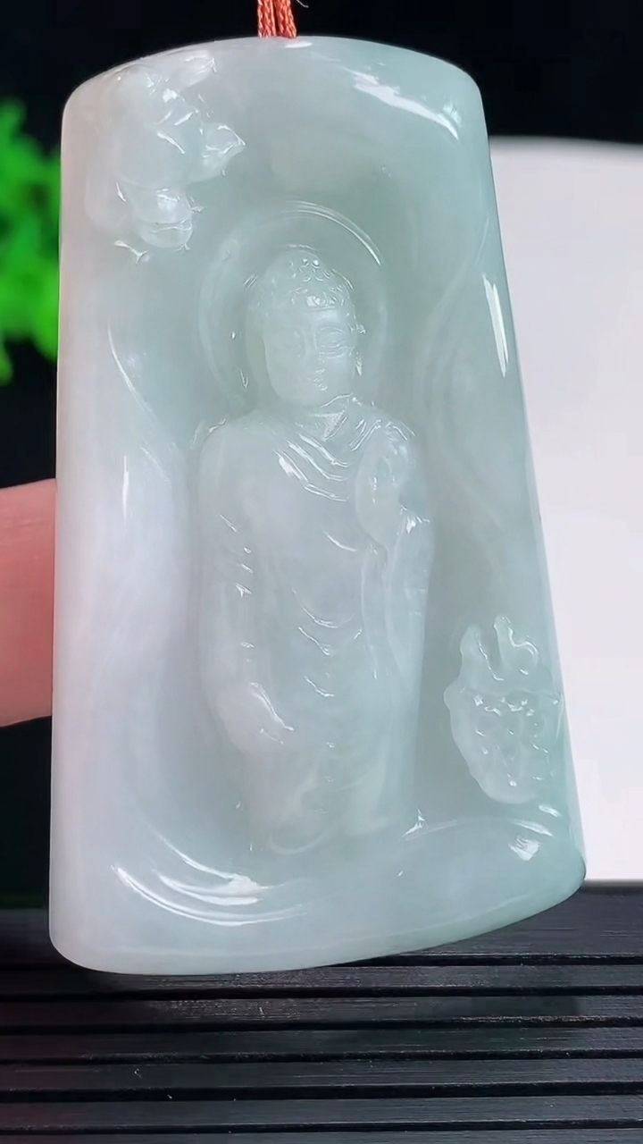 天然A货翡翠阿弥陀佛吊坠，尺寸56-34-6.6重量:28.26g
5月17日