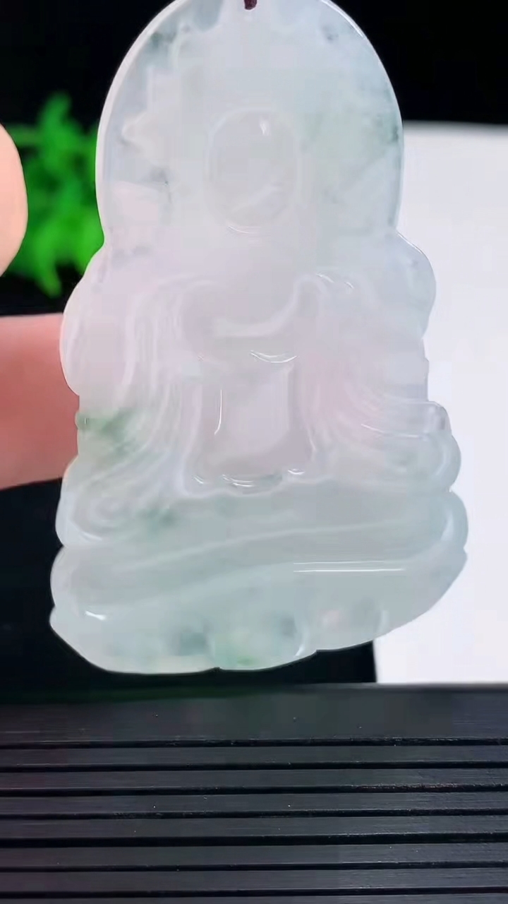 天然A货翡翠飘花度母菩萨吊坠，尺寸62-40-4.2重量:22.19g
5月17日