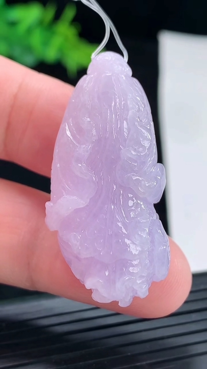 天然A货翡翠紫罗兰白菜吊坠，尺寸41.2-20-12.8重:16.61g
5月17日