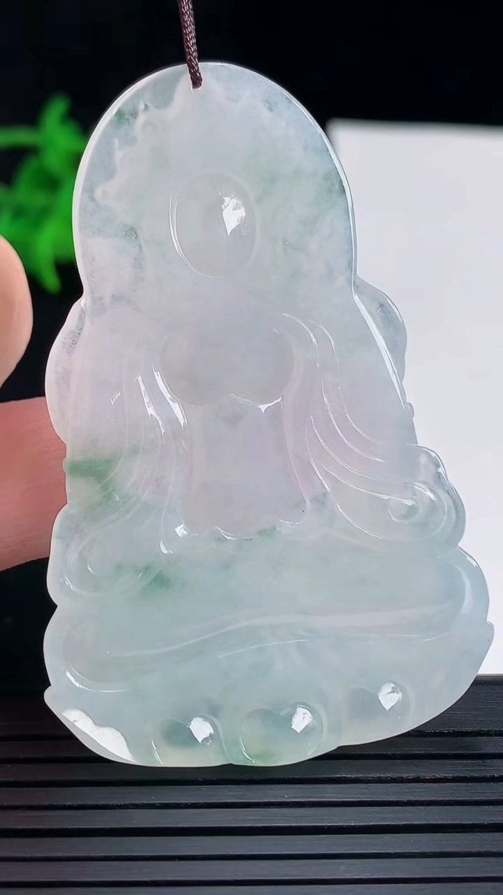 天然A货翡翠飘花度母菩萨吊坠，尺寸62-40-4.2重量:22.19g
5月17日