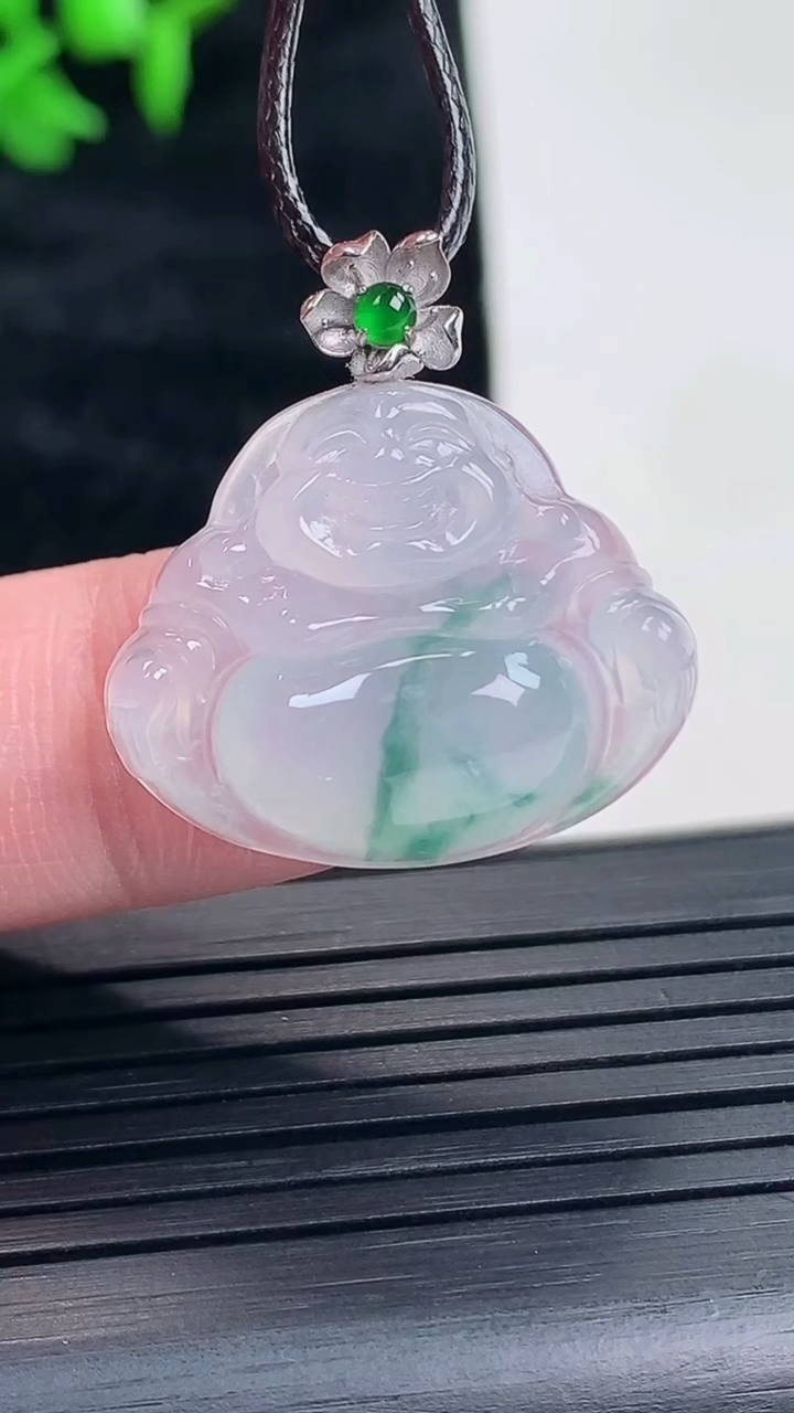 天然A货翡翠种飘花佛公吊坠，尺寸19.2-24-5.8重量:4.19g
5月17日