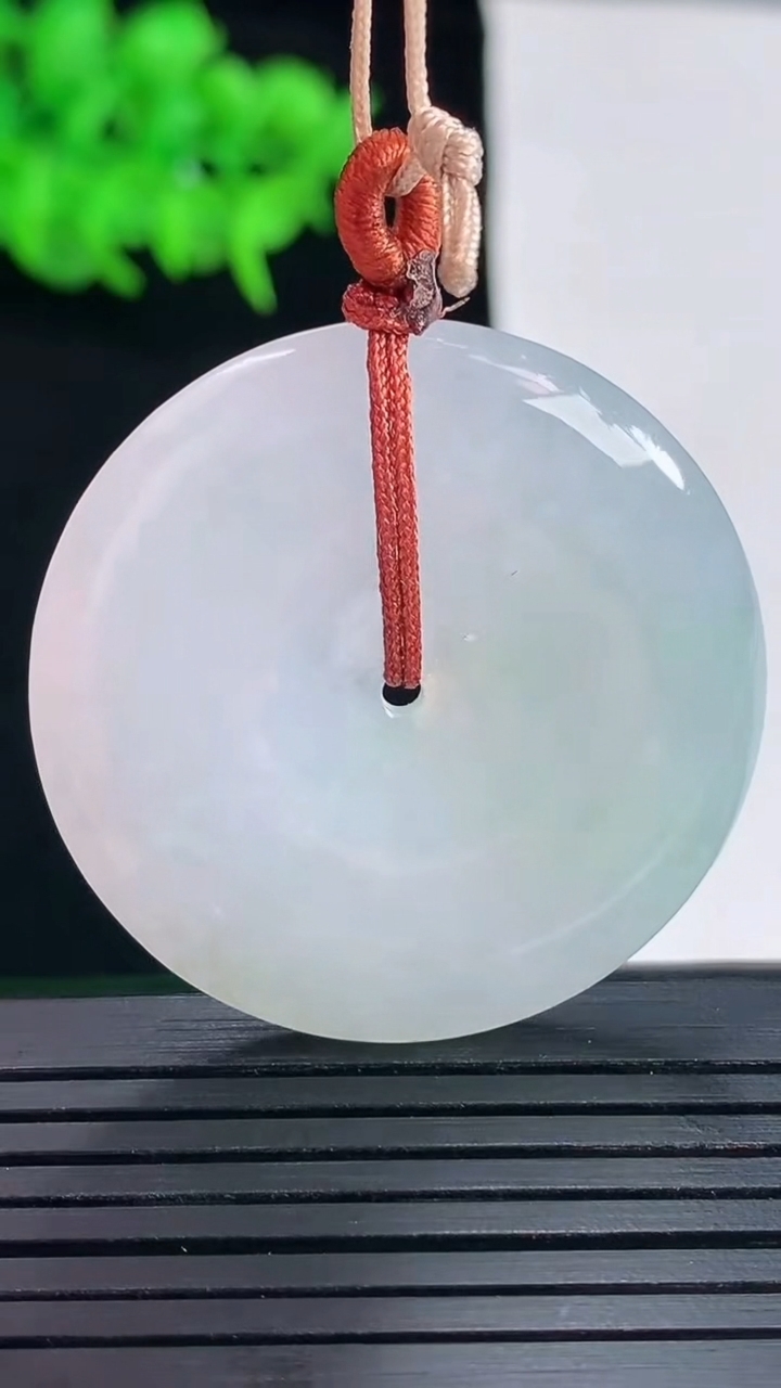 天然A货翡翠紫罗兰平安扣吊坠，尺寸36-5.8重量:16.40g
5月17日