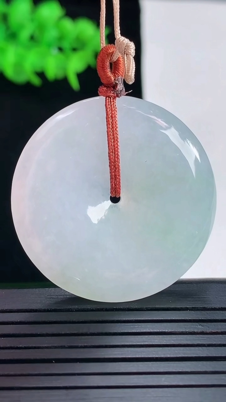 天然A货翡翠紫罗兰平安扣吊坠，尺寸36-5.8重量:16.40g
5月17日