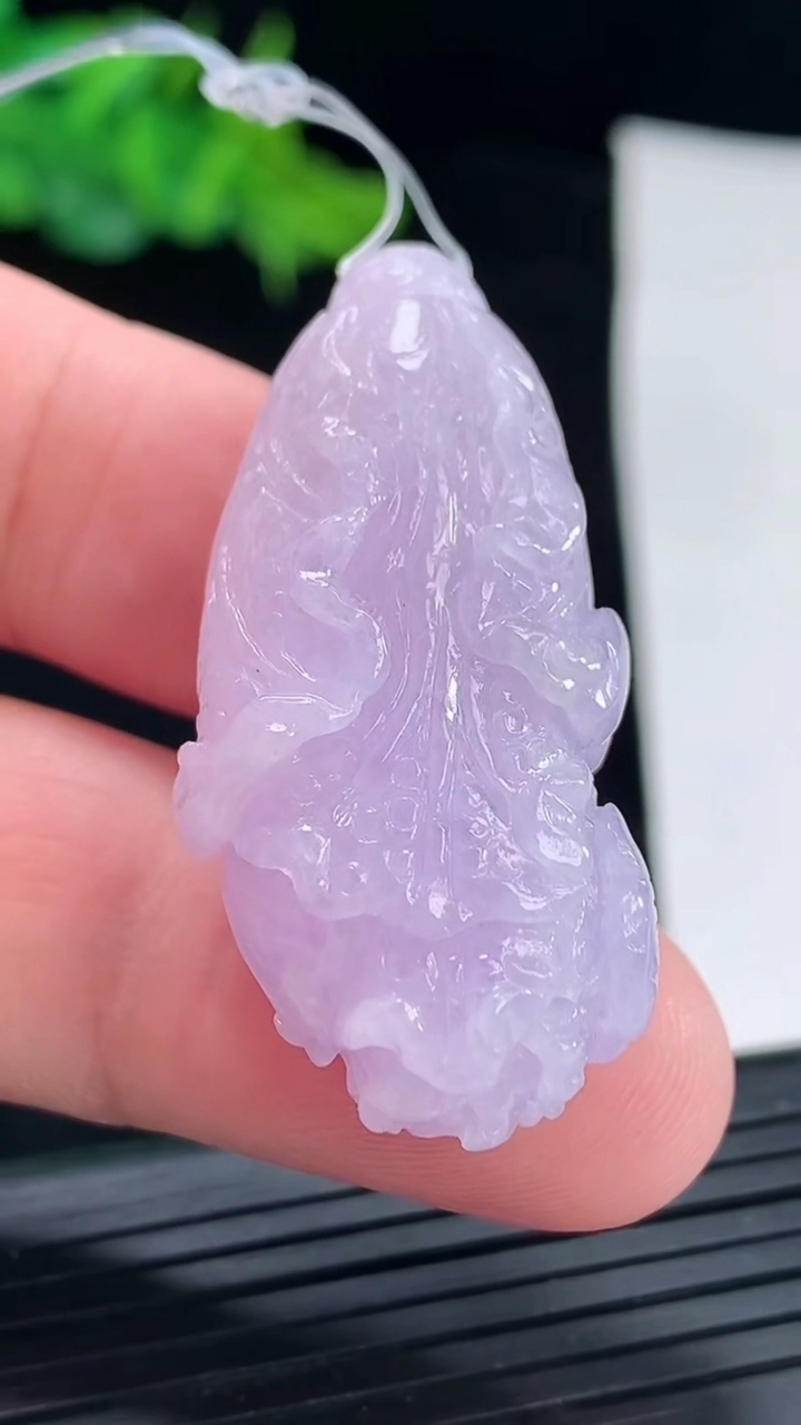 天然A货翡翠紫罗兰白菜吊坠，尺寸41.2-20-12.8重:16.61g
5月17日