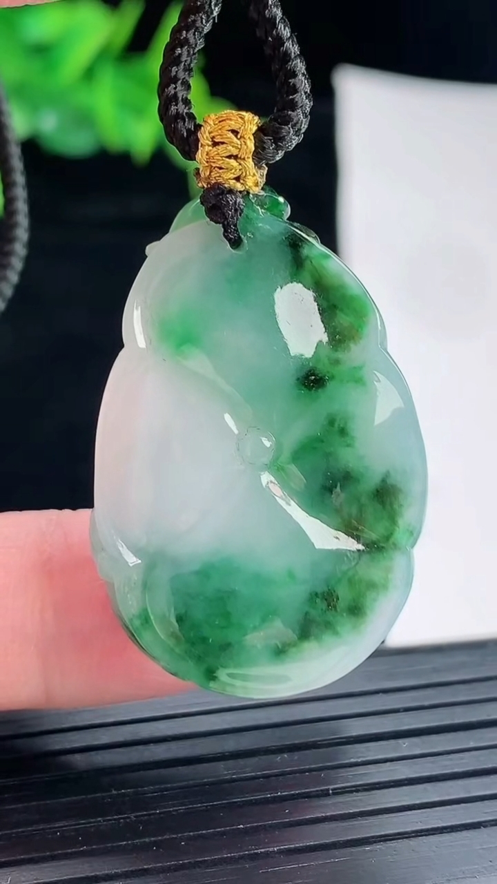 天然A货翡翠和和美美 荷叶鱼吊坠，尺寸37-23.8-10.2重:11.36g474
5月17日