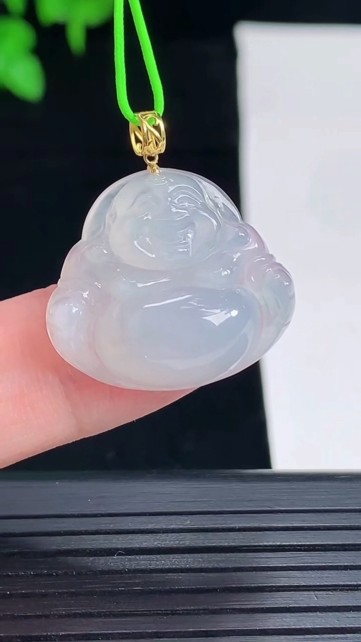 天然A货翡翠种白冰佛公吊坠，尺寸20-23.5-6重量:4.22g
5月17日