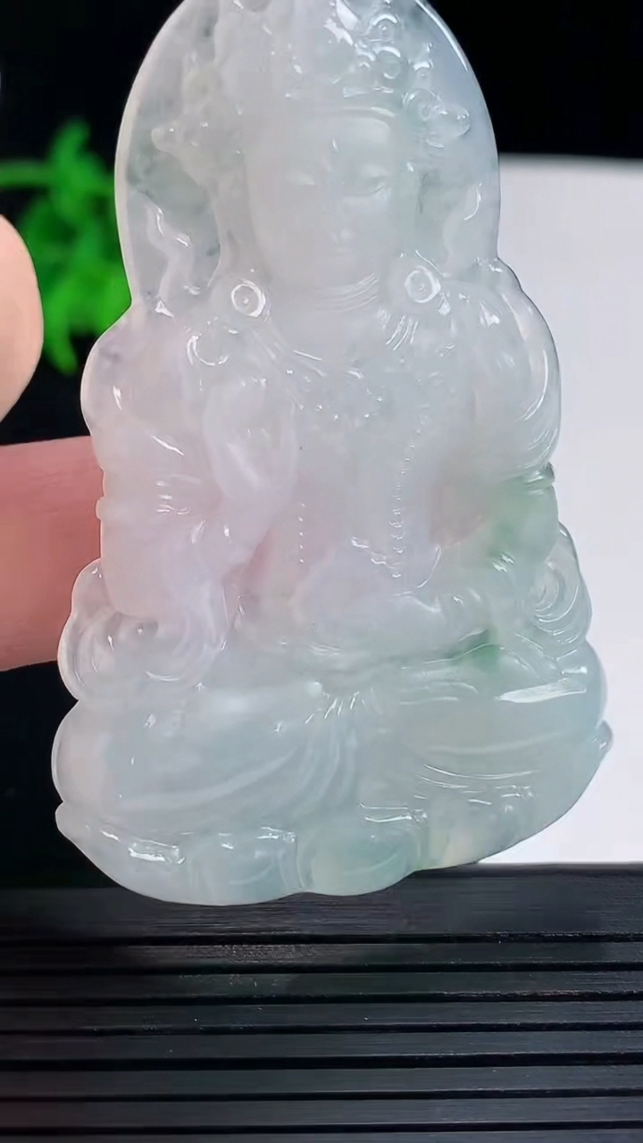 天然A货翡翠飘花度母菩萨吊坠，尺寸62-40-4.2重量:22.19g
5月17日