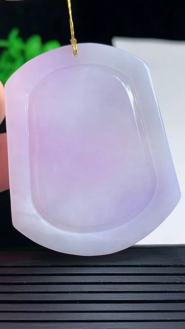 天然A货翡翠紫罗兰千手观音菩萨吊坠，尺寸53.5-43-5.6重量:28.03g
5月18日