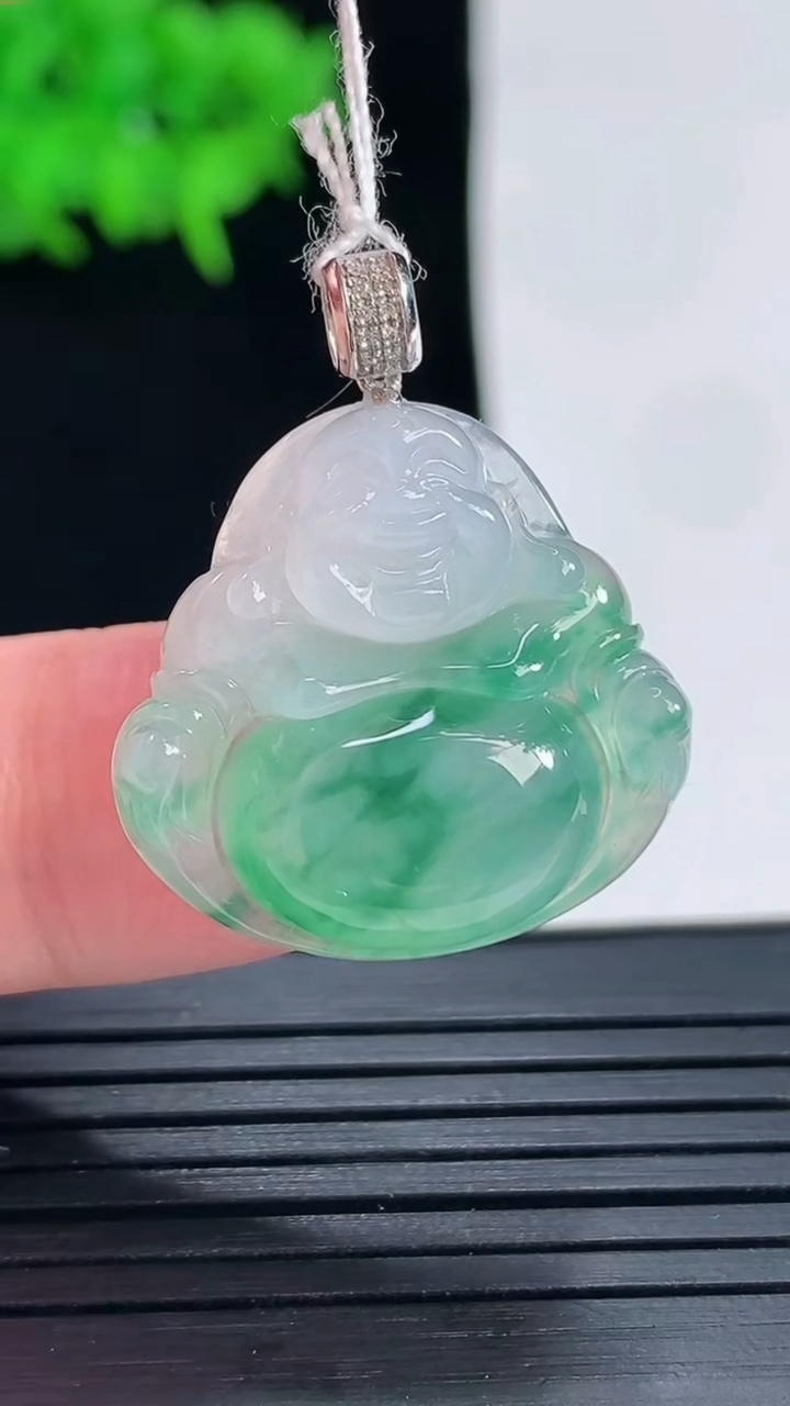 天然A货翡翠佛公吊坠，尺寸28-22.5-23-6重量:5.05g
5月18日