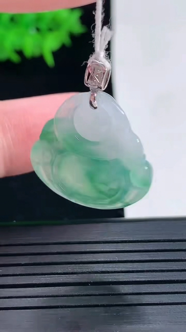 天然A货翡翠佛公吊坠，尺寸28-22.5-23-6重量:5.05g
5月18日