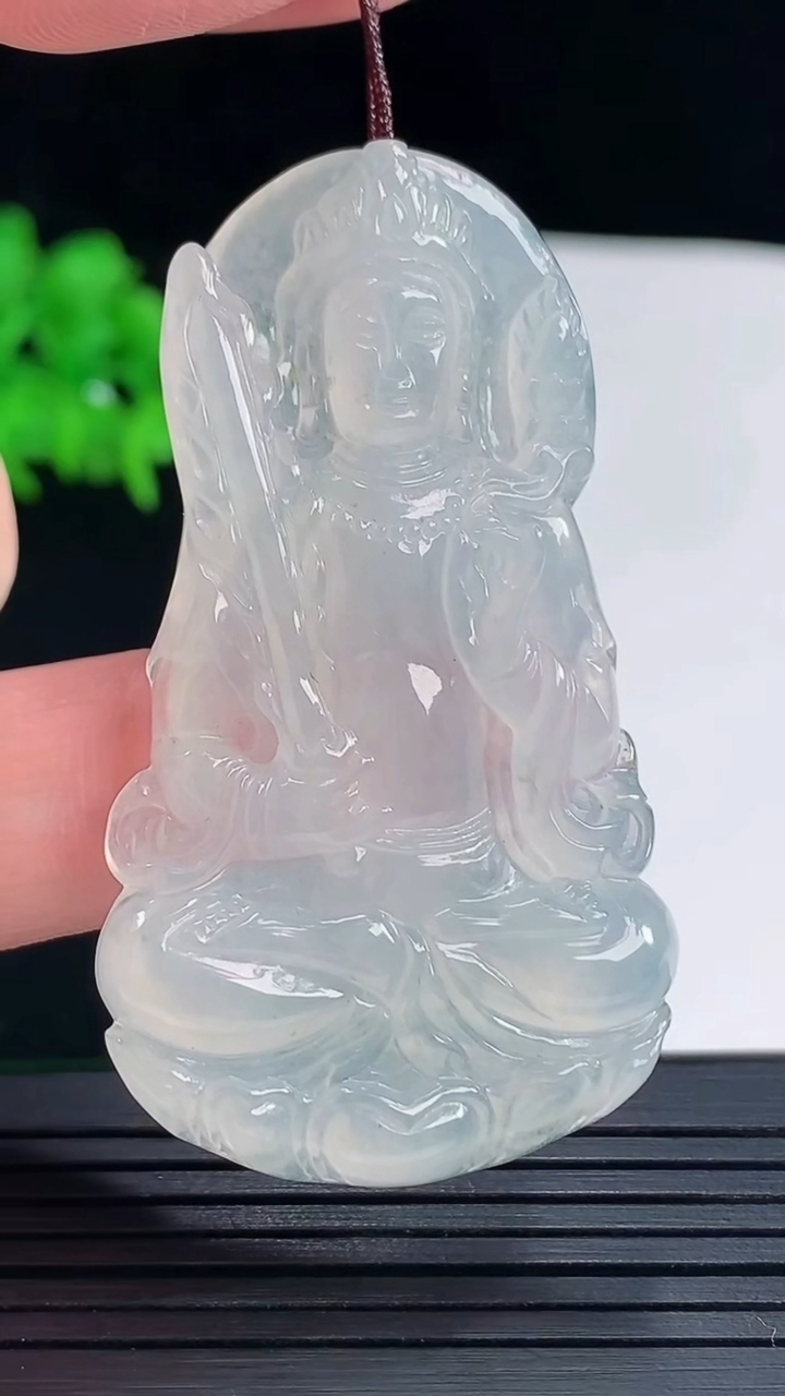 天然A货翡翠虚空藏菩萨吊坠，尺寸54-31-4.6重量:14.53g
5月18日