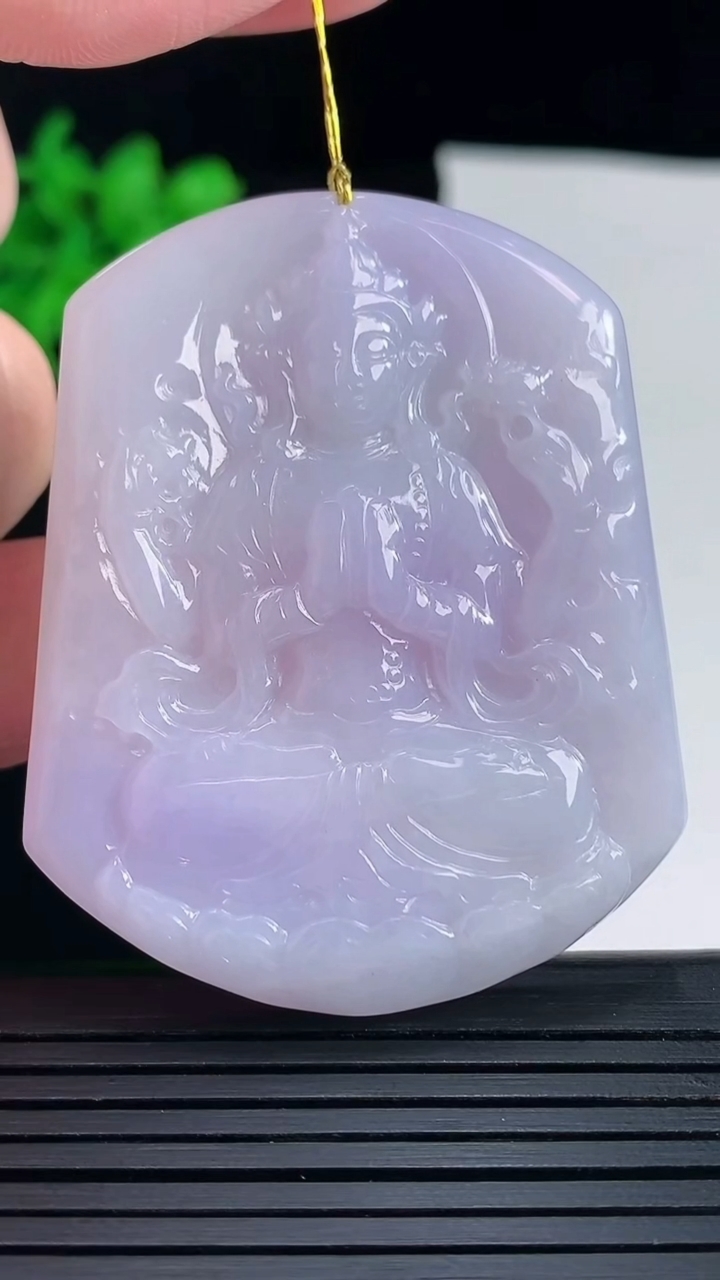 天然A货翡翠紫罗兰千手观音菩萨吊坠，尺寸53.5-43-5.6重量:28.03g
5月18日