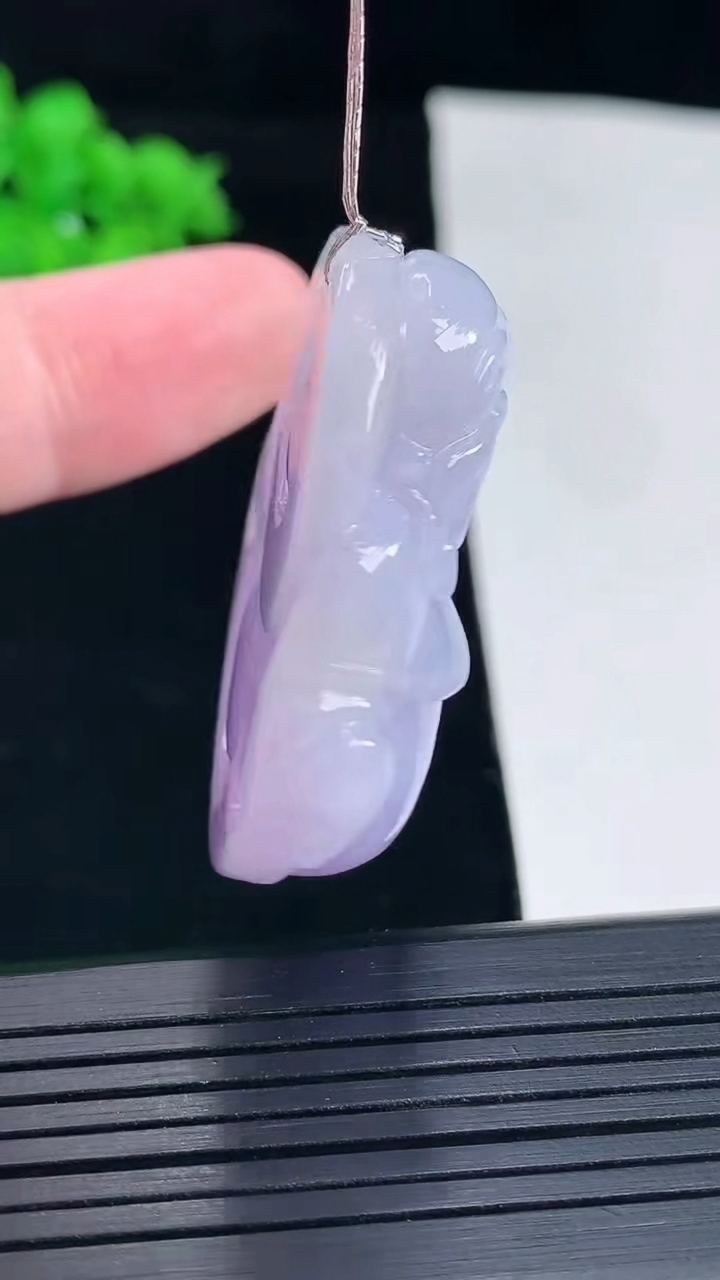 天然A货翡翠紫罗兰佛公吊坠，尺寸38-38.2-12重量:31.27g
5月18日
