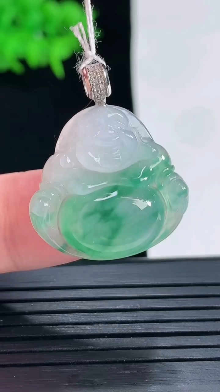 天然A货翡翠佛公吊坠，尺寸28-22.5-23-6重量:5.05g
5月18日