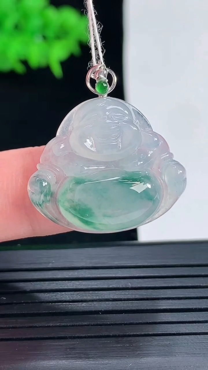 天然A货翡翠种飘花佛公吊坠，尺寸27.6-21.5-25.5-5.8重量:5.05g
5月18日