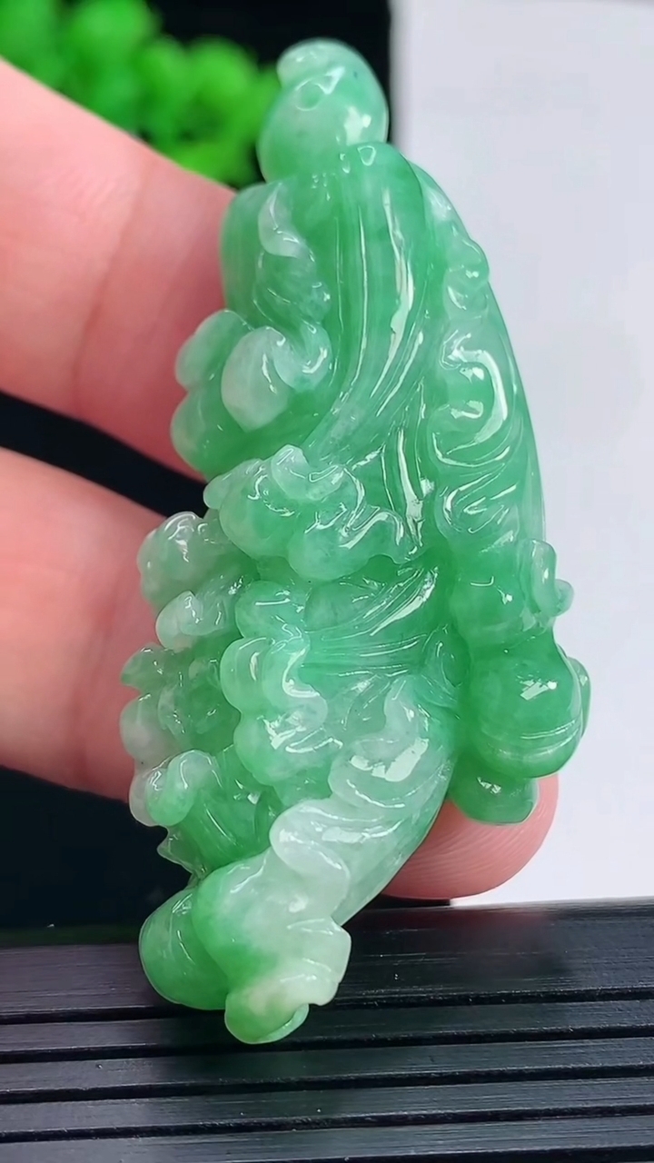 天然A货翡翠白菜吊坠，尺寸58-26-12重量:22.31g
5月18日