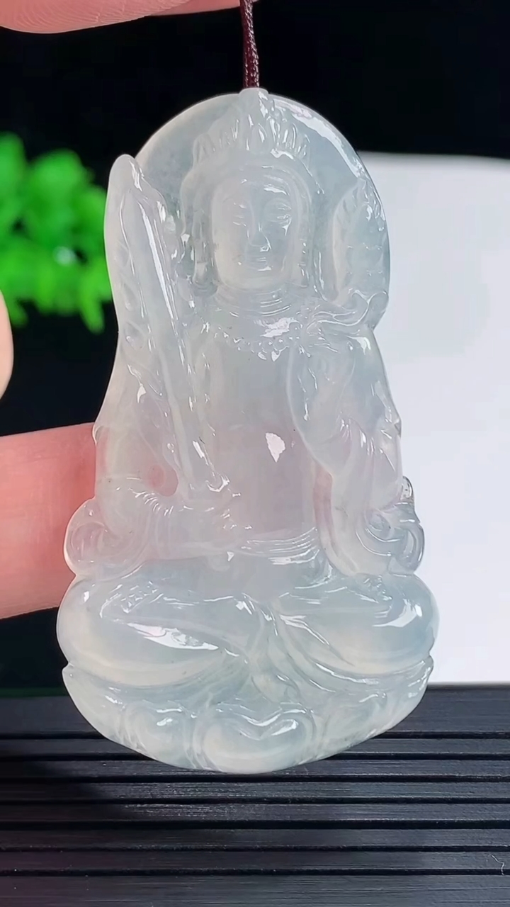 天然A货翡翠虚空藏菩萨吊坠，尺寸54-31-4.6重量:14.53g
5月18日