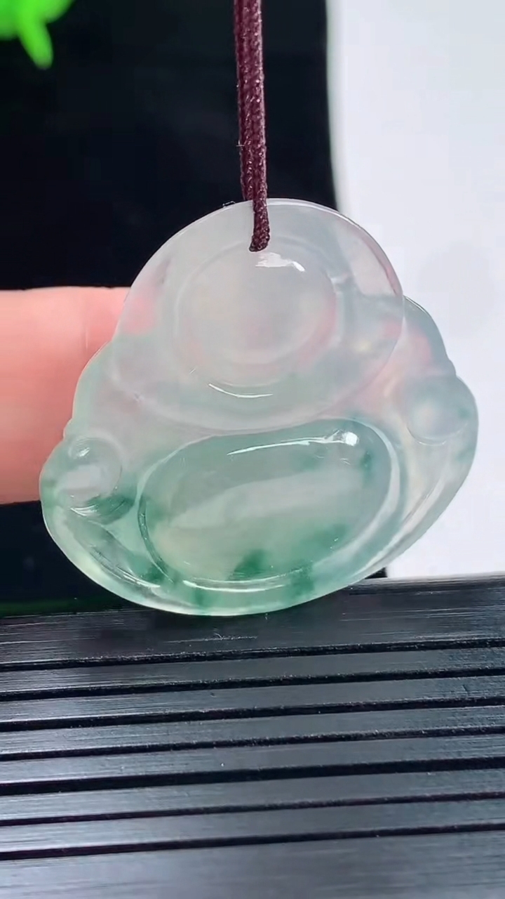 天然A货翡翠冰种飘花佛公吊坠，尺寸30-32-6重量:8.60g
5月18日