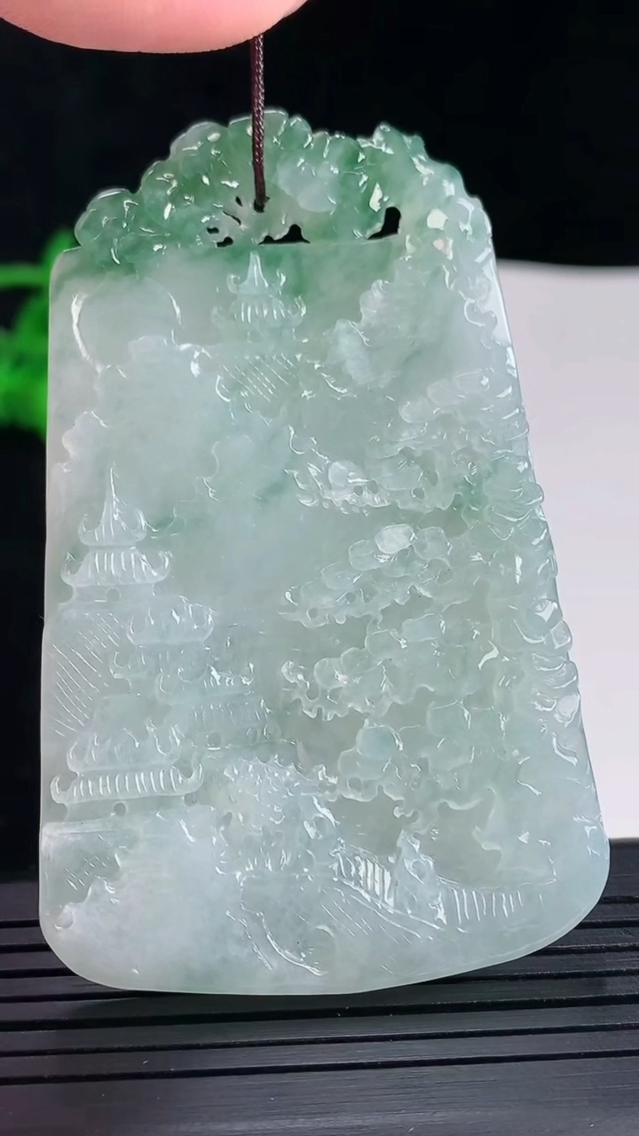天然A货翡翠牌吊坠，尺寸72-44.8-4.8重量:38.74g
5月18日