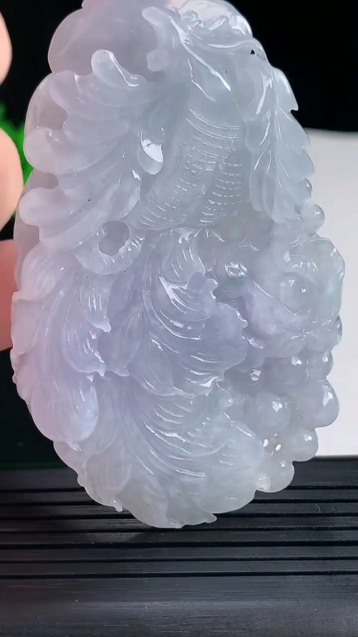 天然A货翡翠紫罗兰凤凰吊坠，尺寸74-46-9重量:57.00g
5月18日