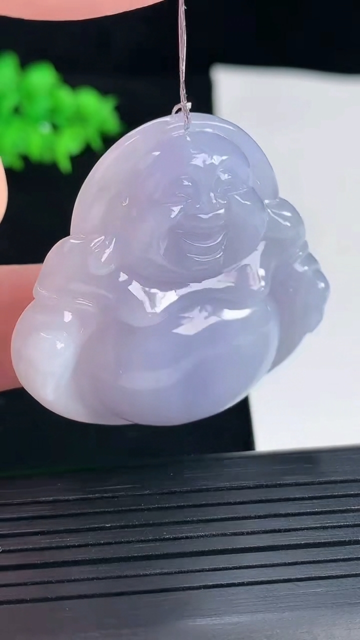 天然A货翡翠紫罗兰佛公吊坠，尺寸41-45-9.2重量:24.60g
5月18日