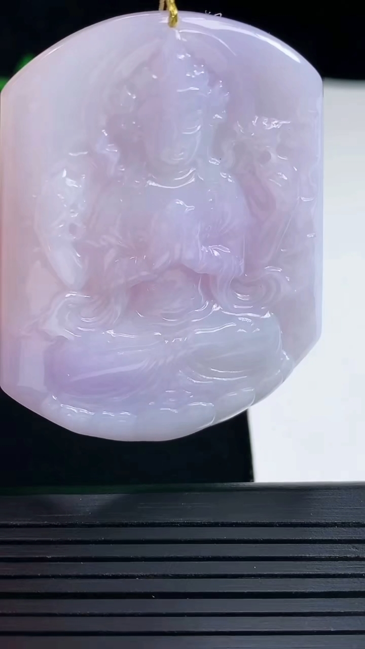 天然A货翡翠紫罗兰千手观音菩萨吊坠，尺寸53.5-43-5.6重量:28.03g
5月18日