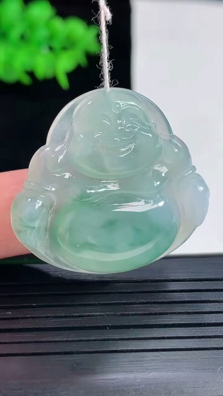 天然A货翡翠冰种飘花佛公吊坠，尺寸32-35-6重量:9.85g
5月18日