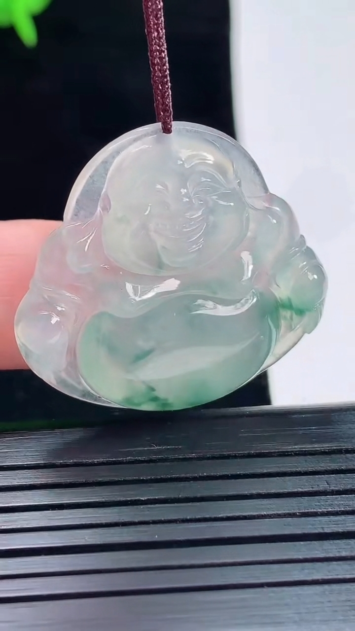 天然A货翡翠冰种飘花佛公吊坠，尺寸30-32-6重量:8.60g
5月18日