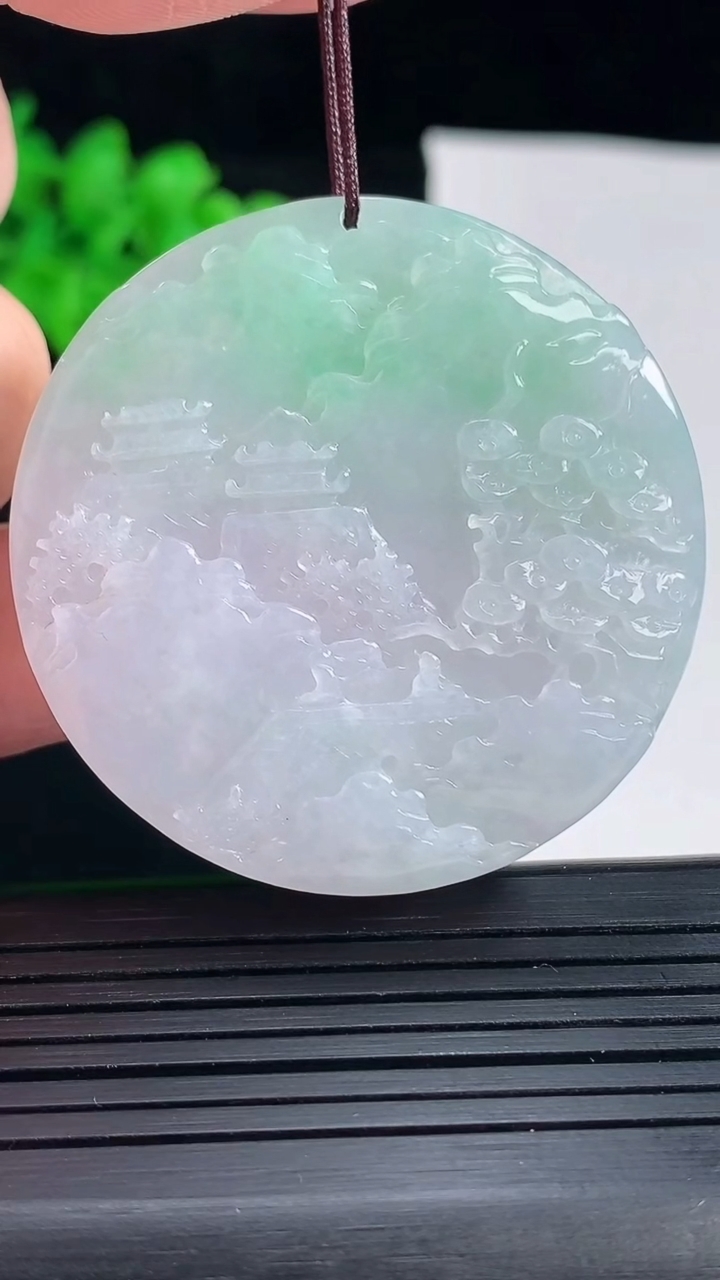 天然A货翡翠山水牌吊坠，尺寸45-5.2重量:24.87g
5月18日