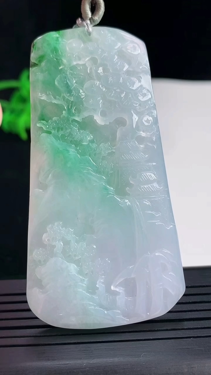 天然A货翡翠山水牌吊坠，尺寸70.6-38-5.2重量:31.30g
5月18日