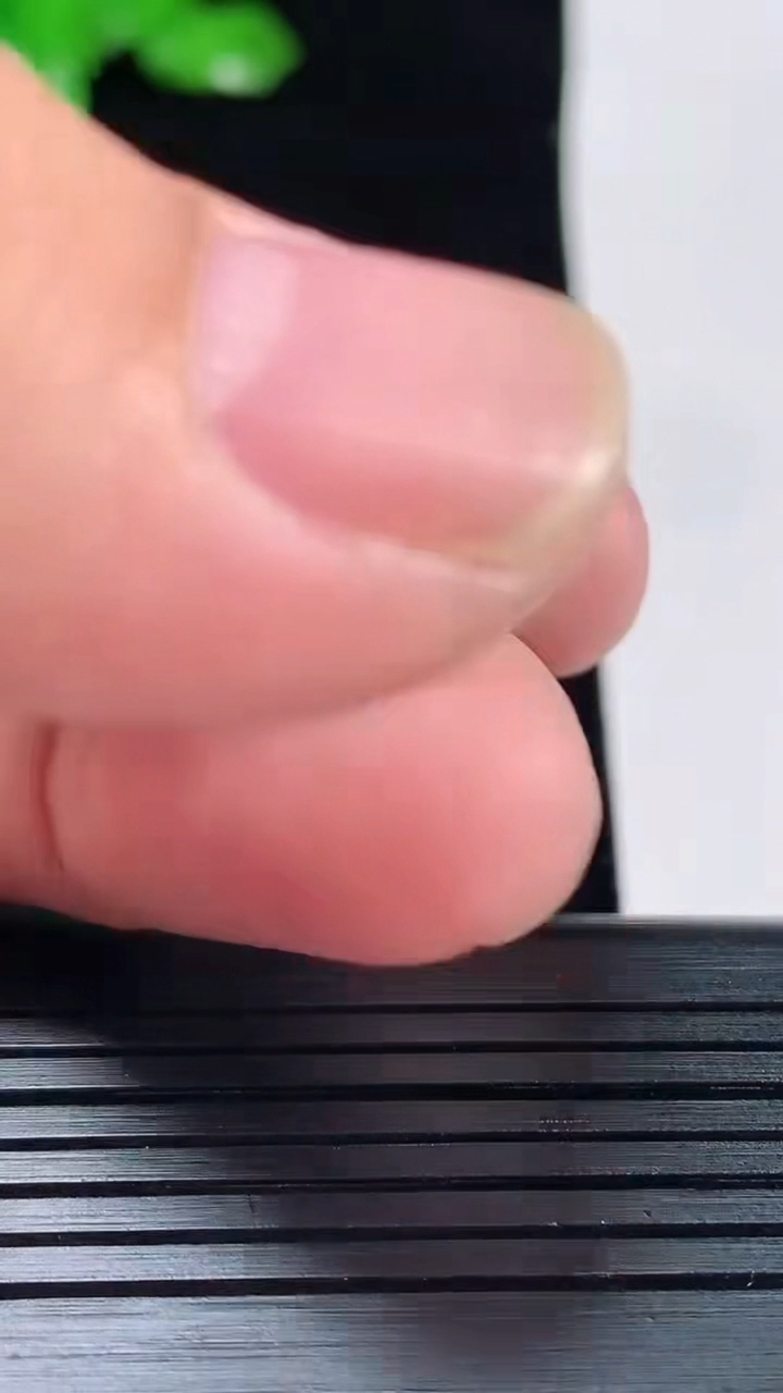 天然A货翡翠飘花佛公吊坠，尺寸29-32-6.2重量:8.10g
5月19日