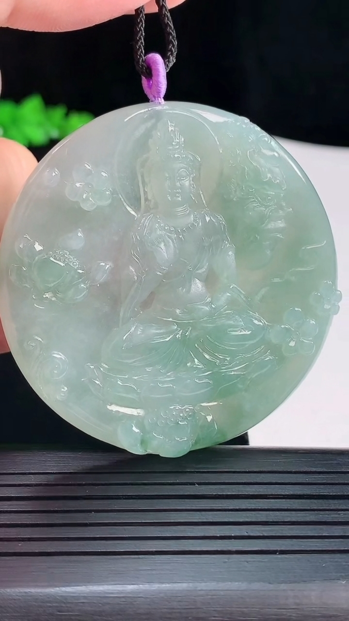 天然A货翡翠一念之间吊坠，尺寸55-5.2重量:34.70g
5月20日