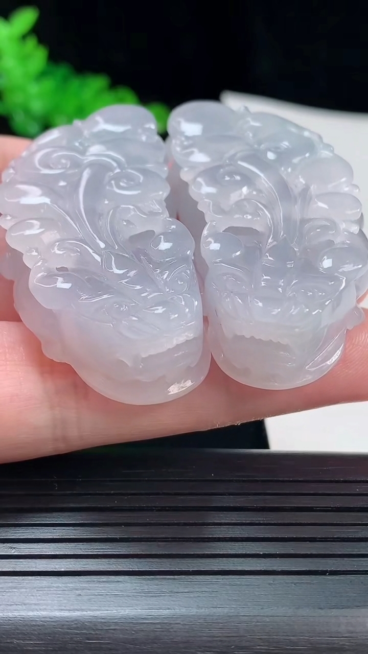 天然A货翡翠紫罗兰貔貅吊坠一对，尺寸53.6-25-14.2重量:84.02g
5月19日