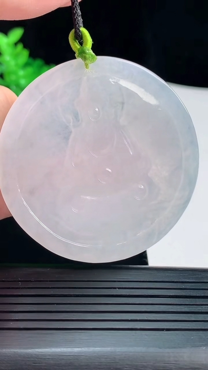 天然A货翡翠观音菩萨吊坠，尺寸54-5重量:26.90g
5月19日
