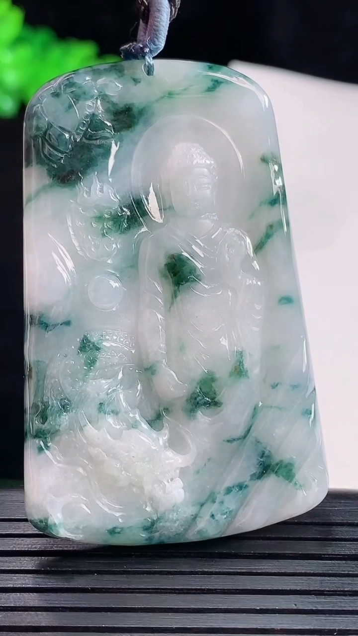 天然A货翡翠飘花祥龙阿弥陀佛吊坠，尺寸56.6-36-5.5重量:25.46g
5月19日