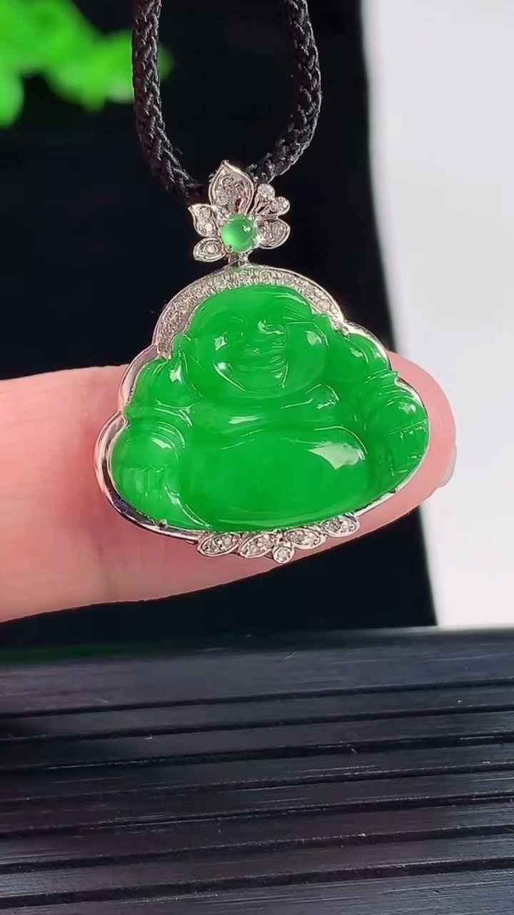 天然A货翡翠佛公吊坠，尺寸24.5-21-5，裸石14.5-19重量:2.40g
5月20日