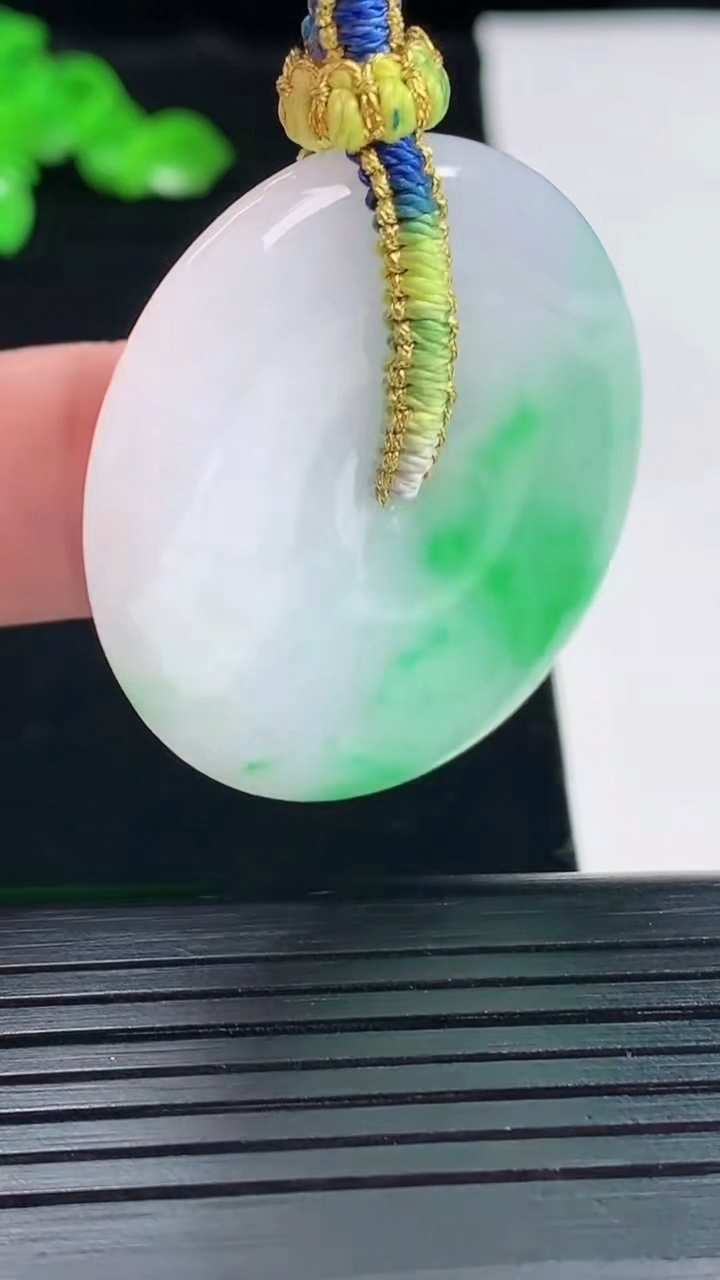 天然A货翡翠平安扣吊坠，尺寸35-5.5重量:16.12g
5月20日