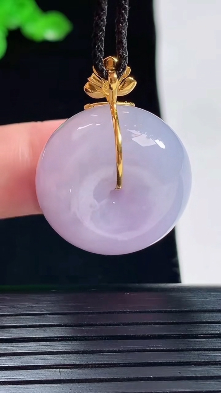 天然A货翡翠18k金紫罗兰平安扣吊坠，尺寸30.6-23.6-13重量:15.15g
5月20日