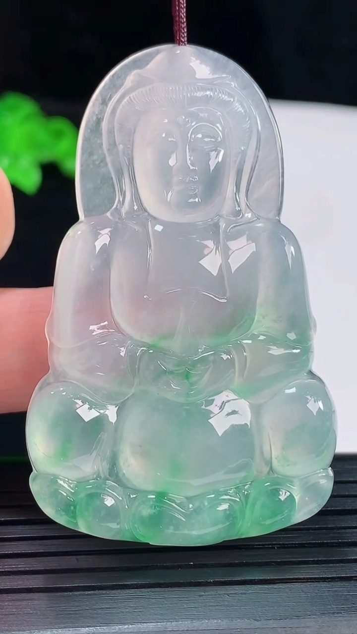天然A货翡翠正装观音吊坠，尺寸59-36.5-5.5重量:20.62g
5月20日