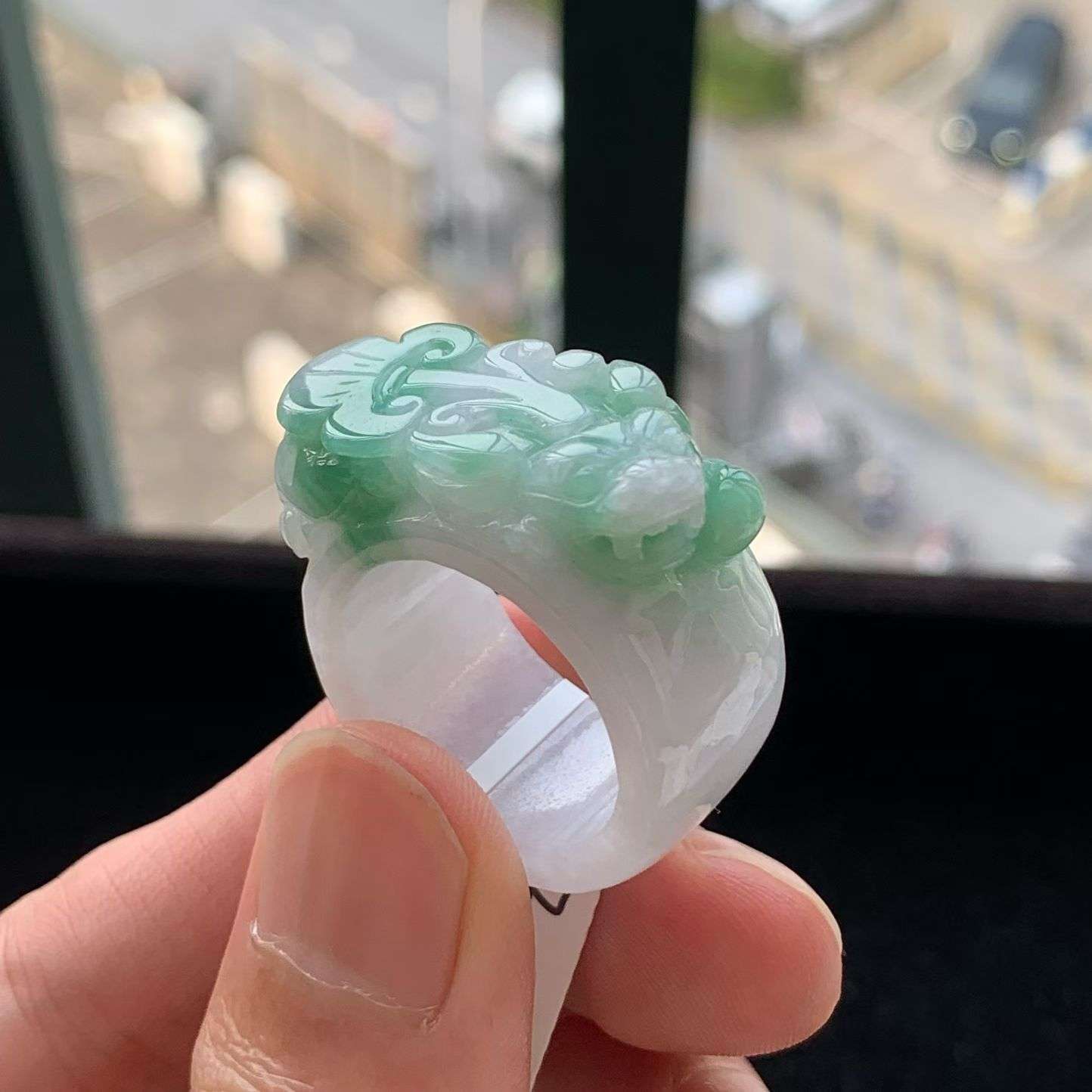 A货天然翡翠冰糯种飘绿貔貅板戒23号重量19.79g
5月20日