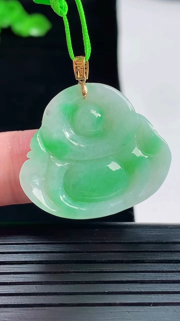 天然A货翡翠佛公吊坠，尺寸26-30-6.6重量:7.51g
5月20日